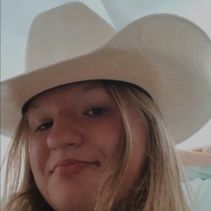 Meet your Posher, Valya